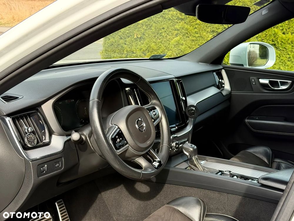 Volvo XC 60 D4 AWD R-Design - 16
