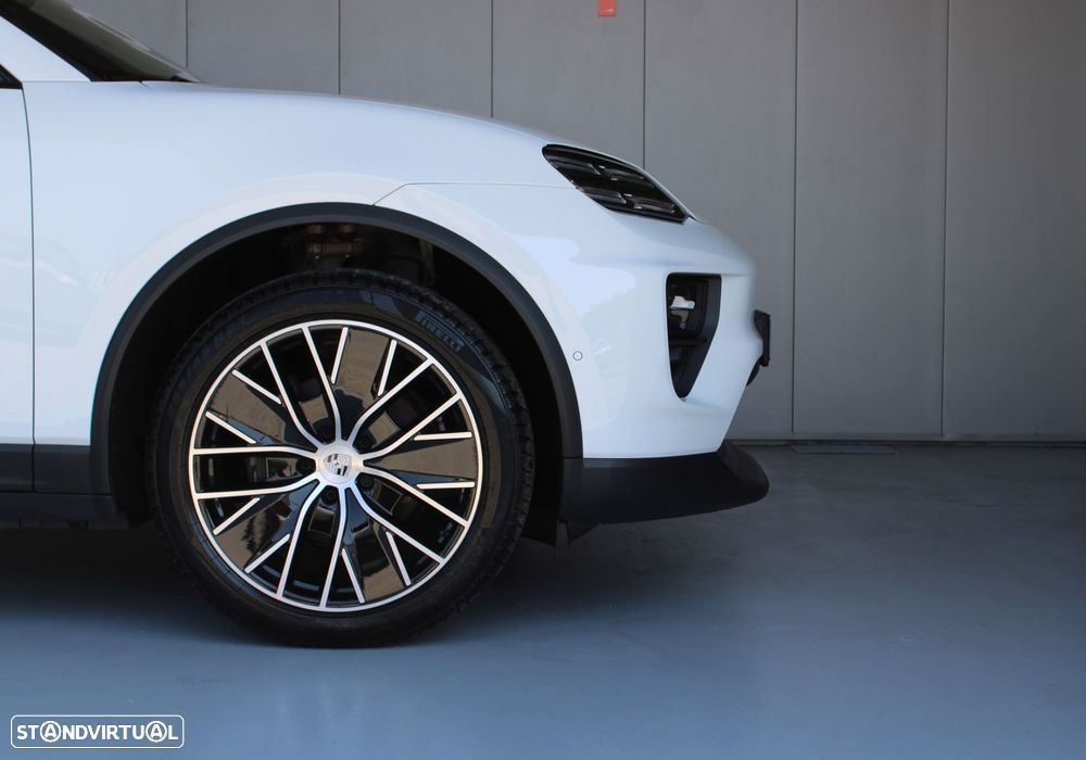 Porsche Macan Electric 4 - 47