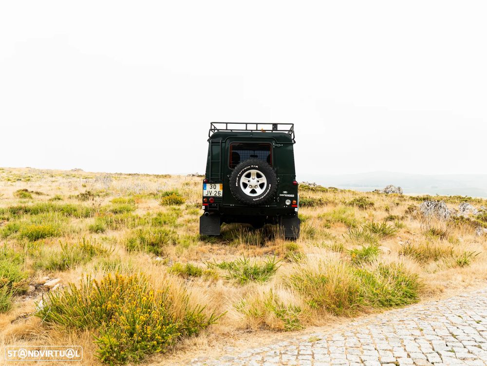 Land Rover Defender - 16