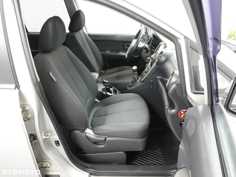 Kia Carens - 25