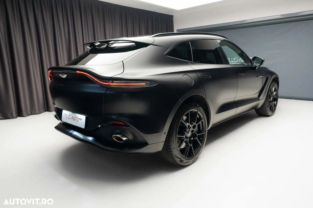 Aston Martin DBX - 7