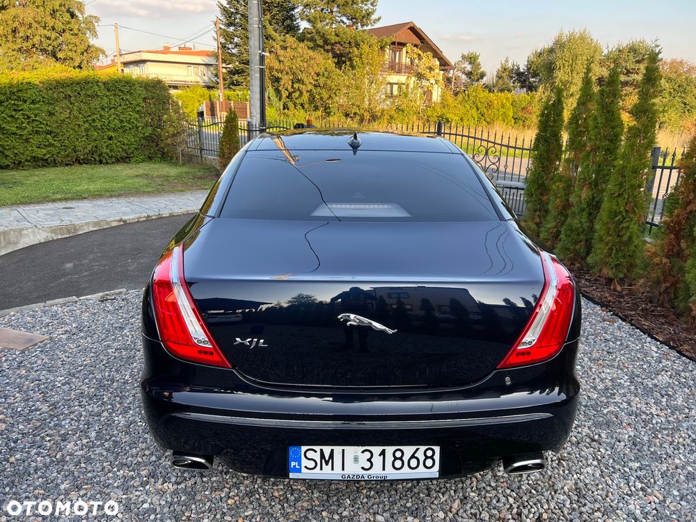 Jaguar XJ 3.0 D V6 LWB Premium Luxury - 4