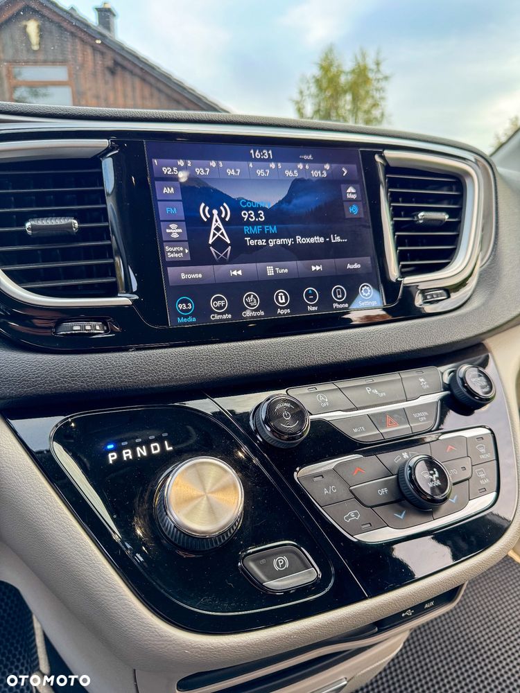 Chrysler Pacifica - 16