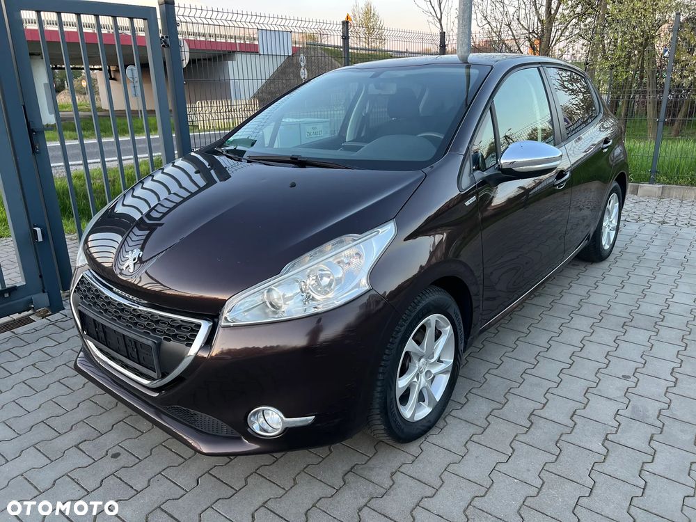 Peugeot 208 - 1
