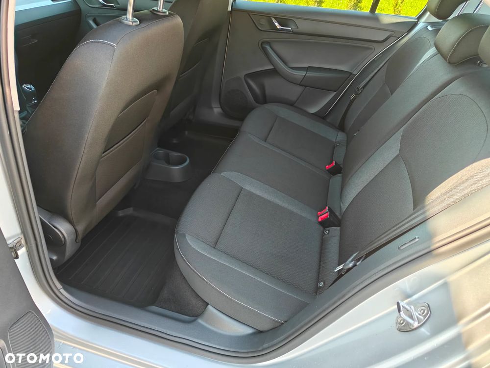 Skoda RAPID 1.2 TSI Ambition - 12