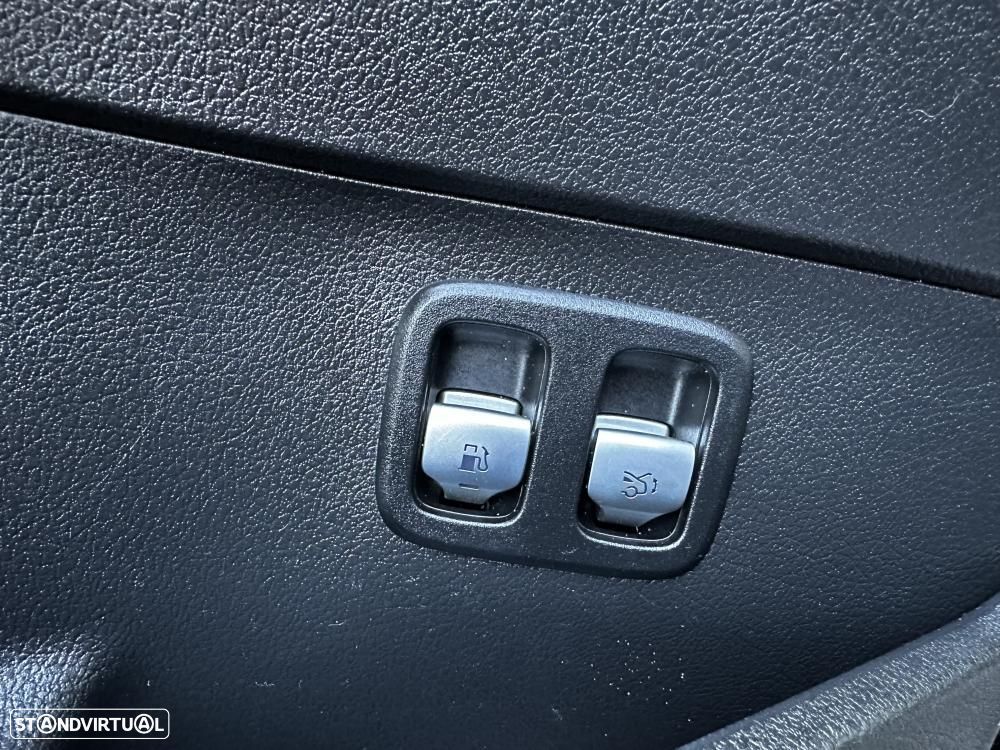 Mercedes-Benz C 300 e Avantgarde - 22