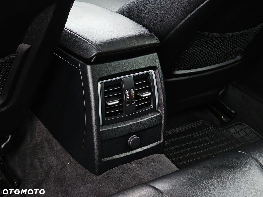 BMW Seria 3 320d Efficient Dynamics - 32