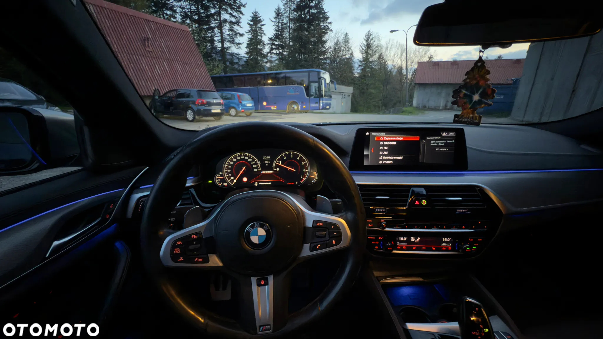 BMW Seria 5 M550i xDrive sport - 22