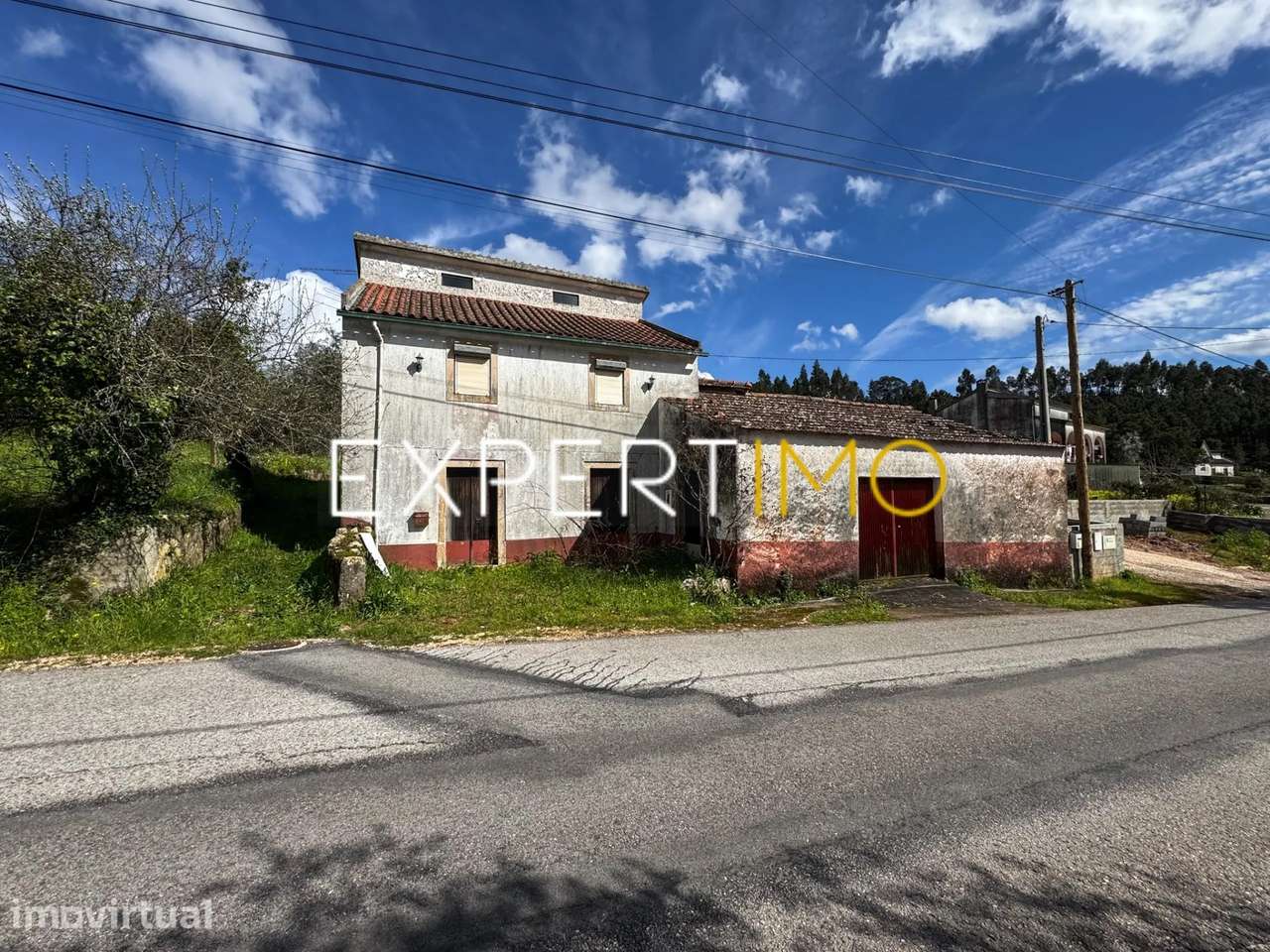 Moradia T3 com Terreno, Poço, Pátio Interior e Garagem em... - Grande imagem: 2/25