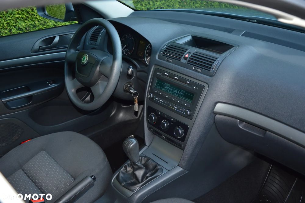 Skoda Octavia 1.6 Ambiente - 29