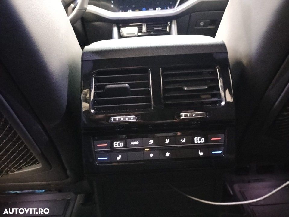 Volkswagen Touareg V6 TDI R-Style - 11