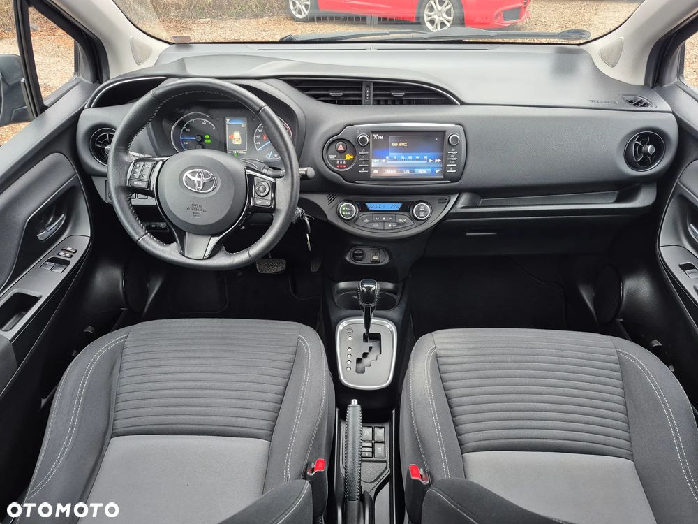 Toyota Yaris Hybrid 100 Premium - 5