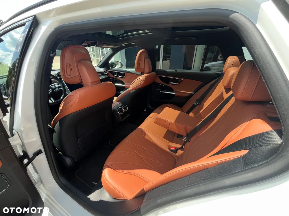 Mercedes-Benz Klasa C 300 4Matic T 9G-TRONIC AMG Line - 33