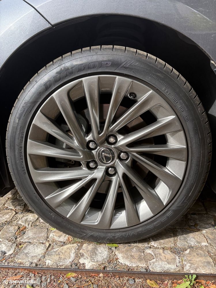Lexus ES Luxury+ — fotografia 12