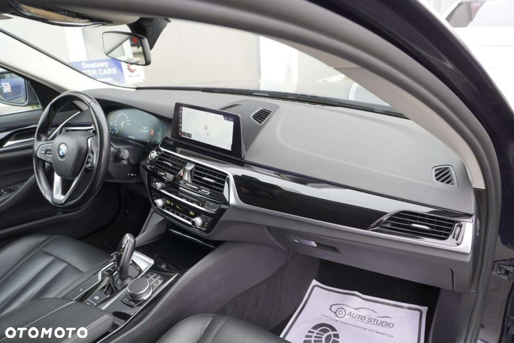 BMW Seria 5 520d Sport Line sport - 9