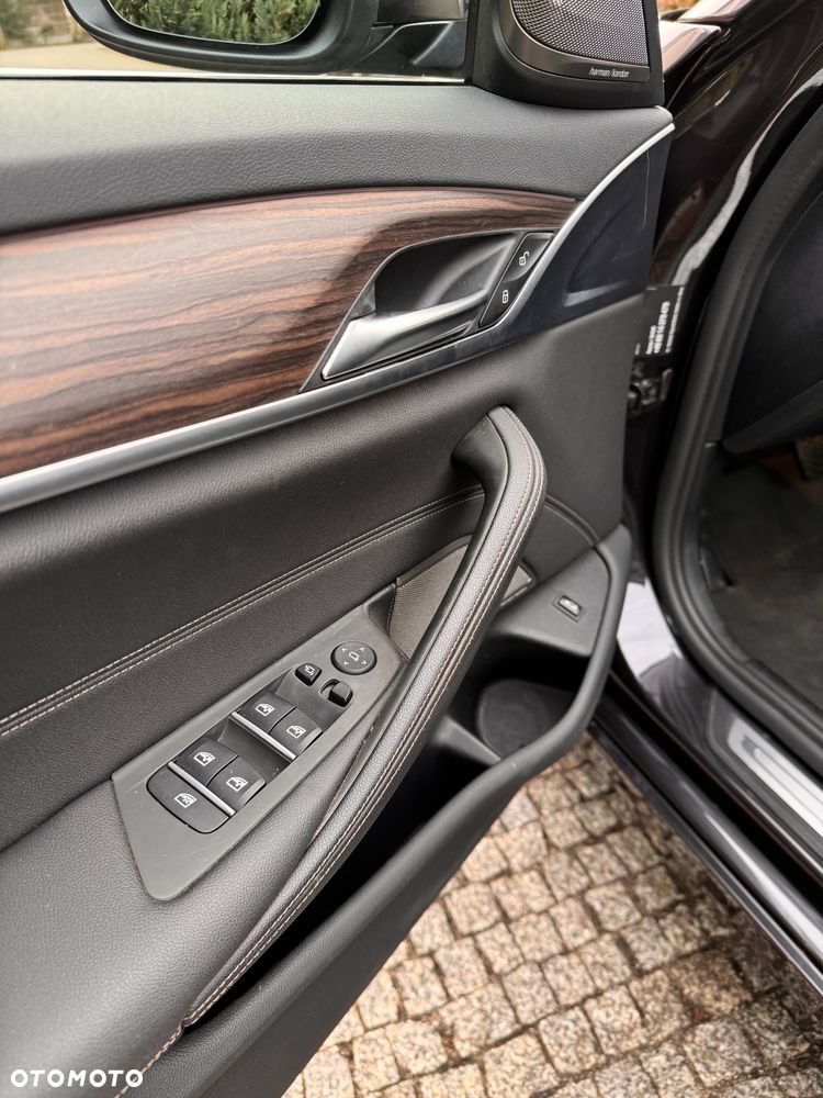 BMW Seria 5 520d xDrive - 9