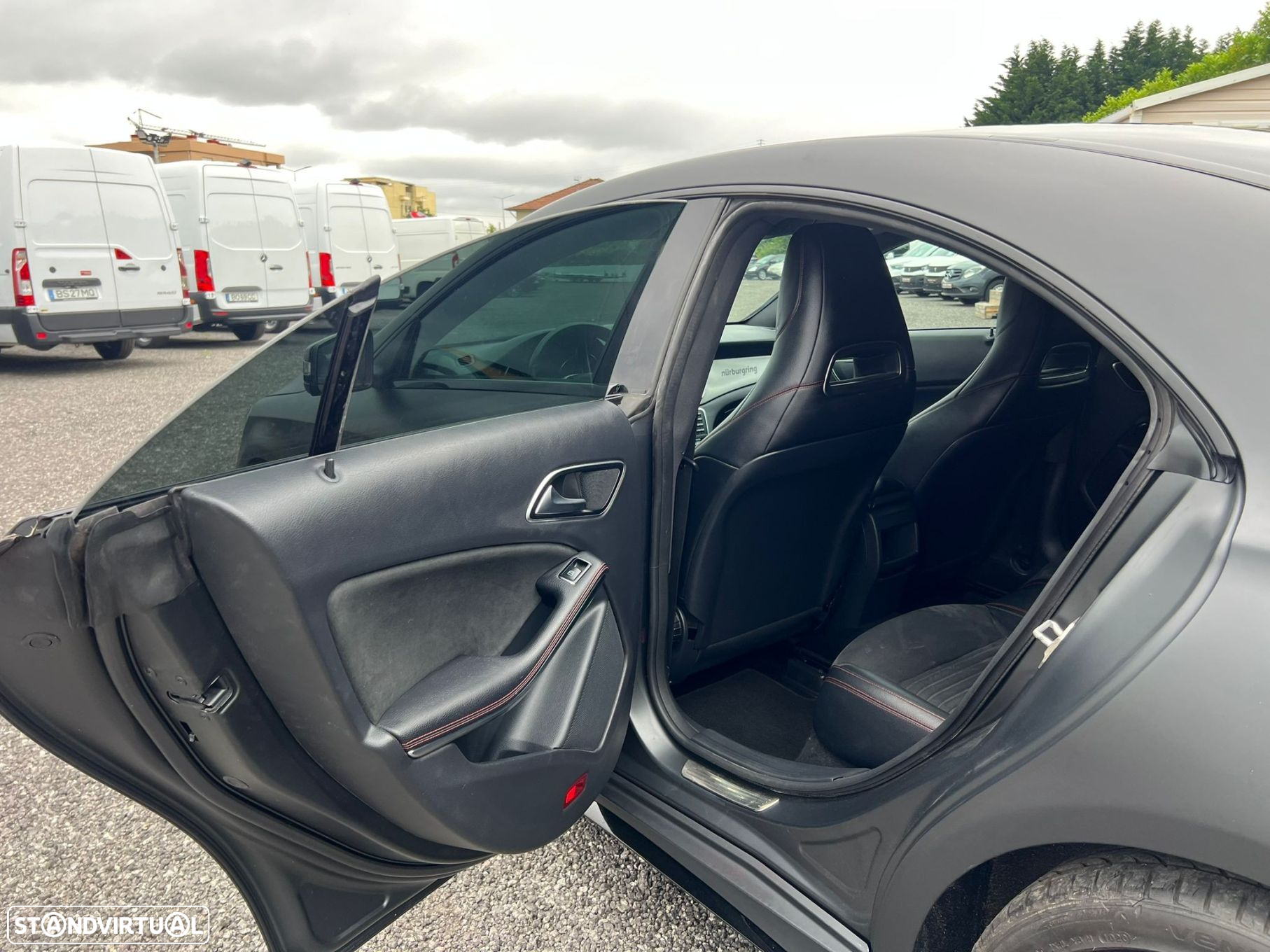 Mercedes-Benz CLA 180 d Shooting Brake AMG Line - 20