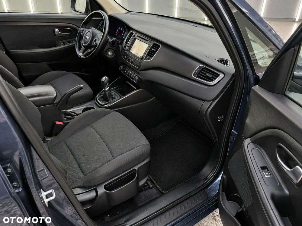 Kia Carens - 10
