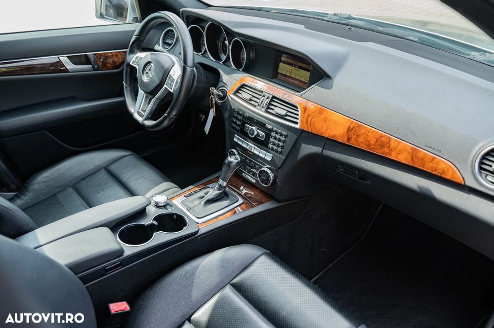 Mercedes-Benz C - 9