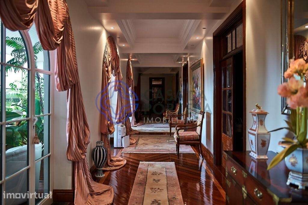 Luxuosa casa com 3 frentes, na rua principal da Praia da Vitória, ilha - Grande imagem: 5/10