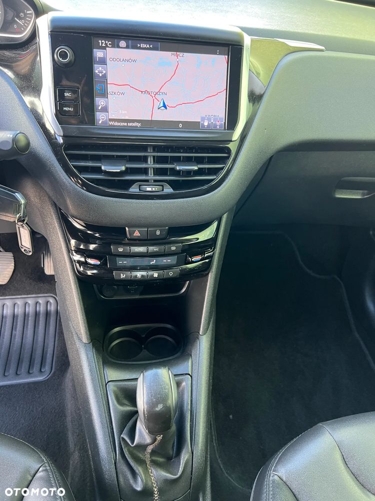 Peugeot 208 - 14