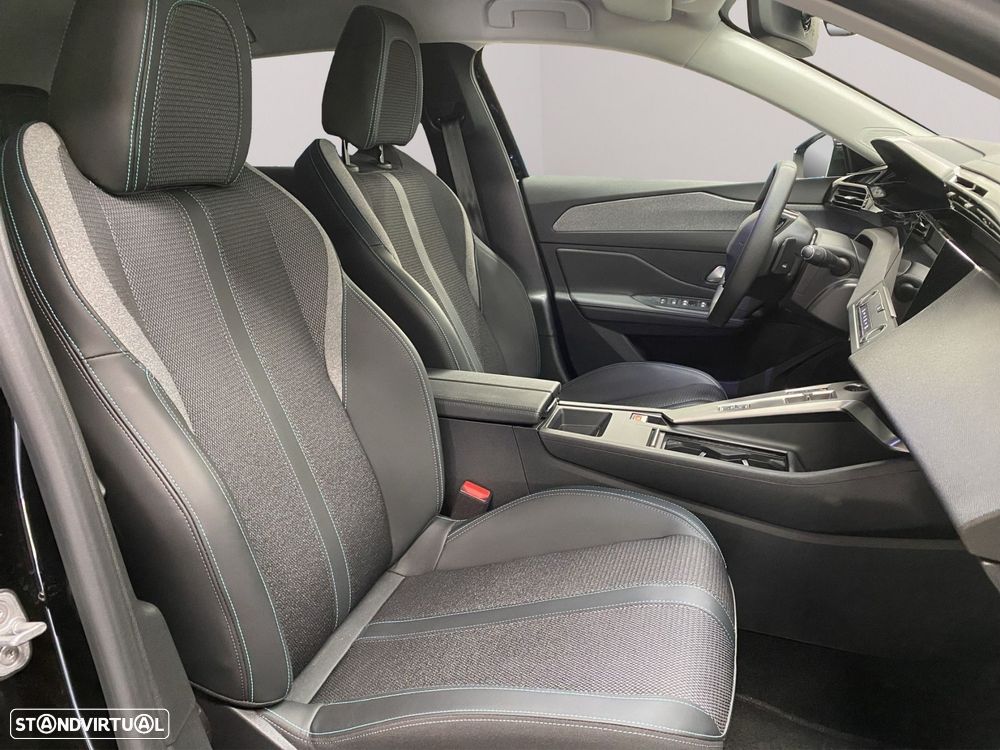 Peugeot 408 1.2 Hybrid Allure e-DCS6 - 18