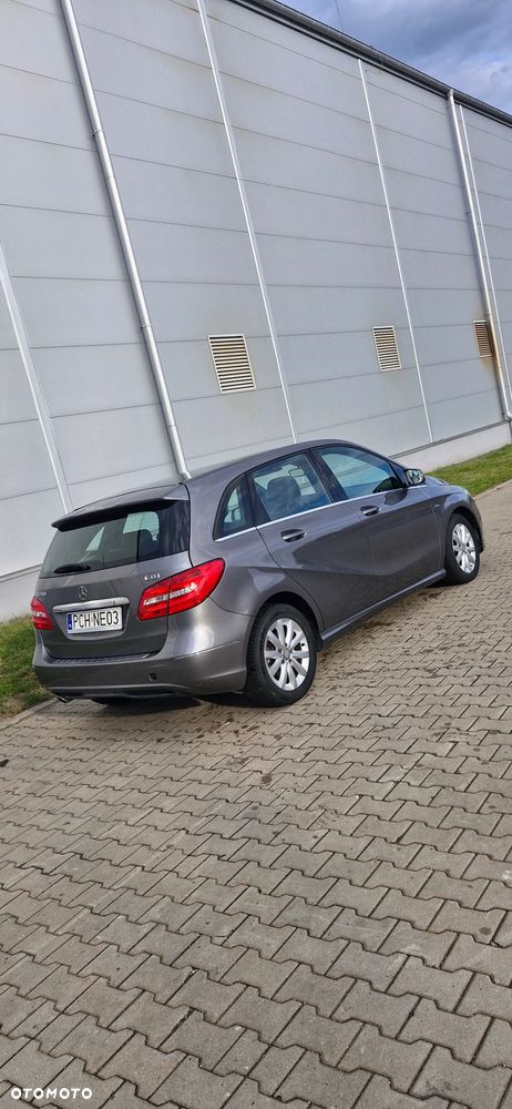 Mercedes-Benz B-Class 2011 photo 2