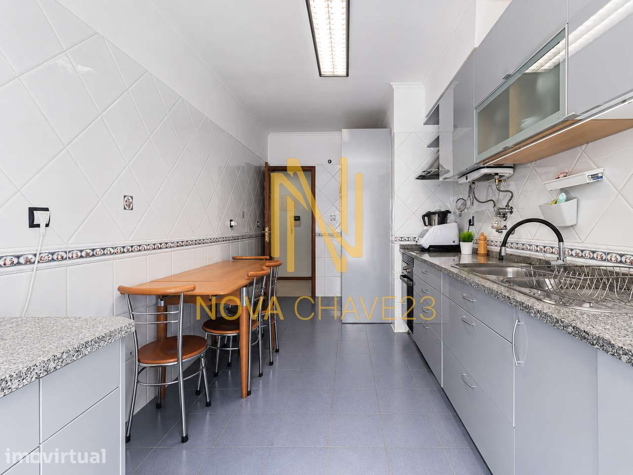 Apartamento T2 com Suíte nas Campinas Remodelado| 2.º Andar c/elevador - Grande imagem: 3/32