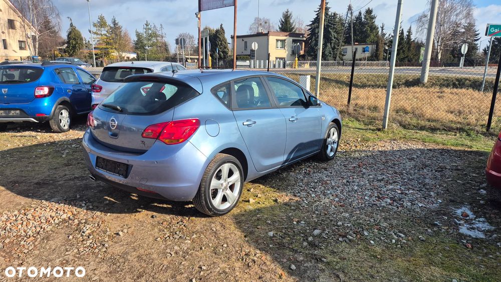 Opel Astra 1.4 Turbo - 4