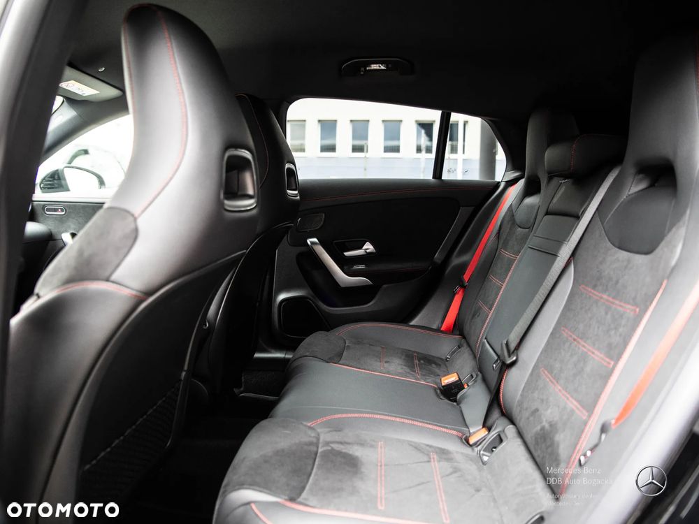 Mercedes-Benz CLA AMG 35 4-Matic 7G-DCT - 12