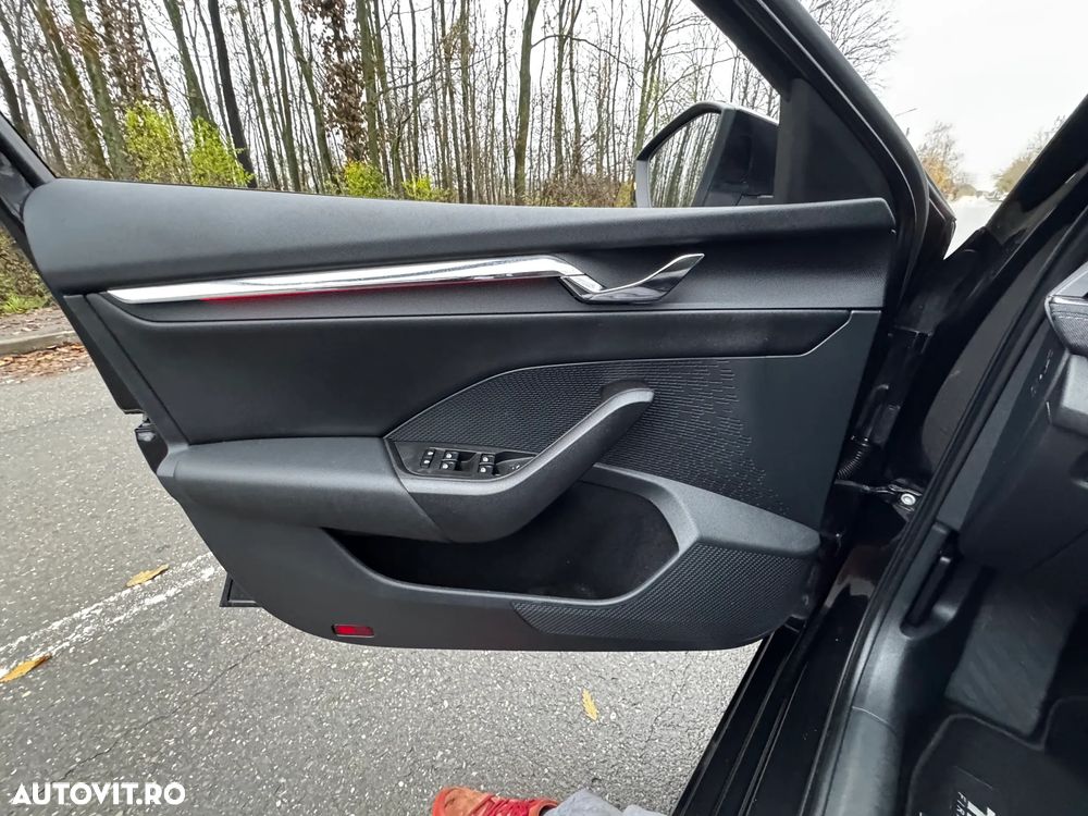 Skoda Octavia Combi 2.0 TDI DSG Exclusive Plus - 32