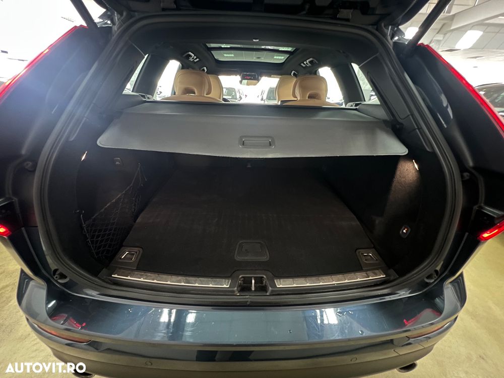 Volvo XC 60 T8 Twin Engine AWD Momentum Pro - 16