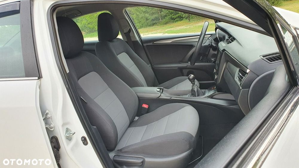 Toyota Avensis - 8
