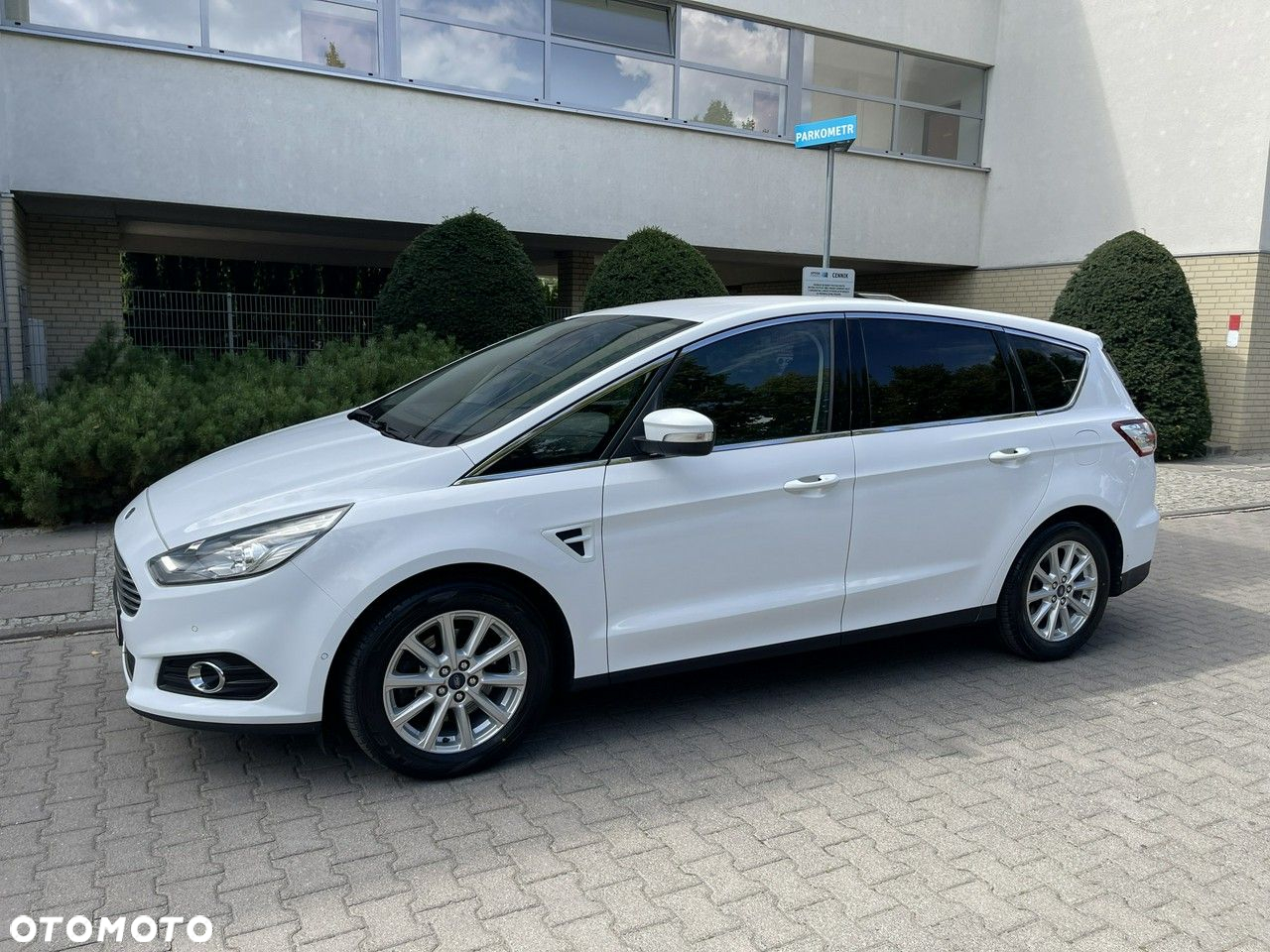Ford S-Max - 12