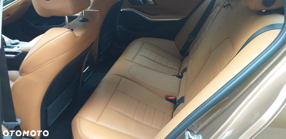 BMW Seria 3 318d Luxury Line - 13
