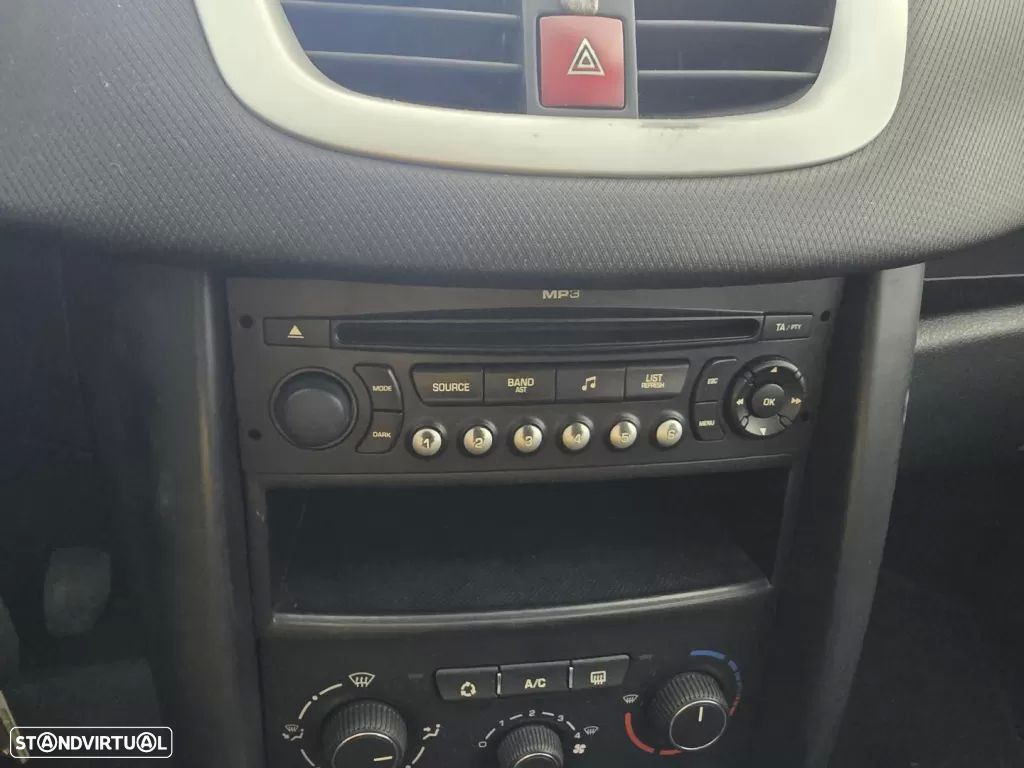 Peugeot 207 1.4 16V Trendy - 15