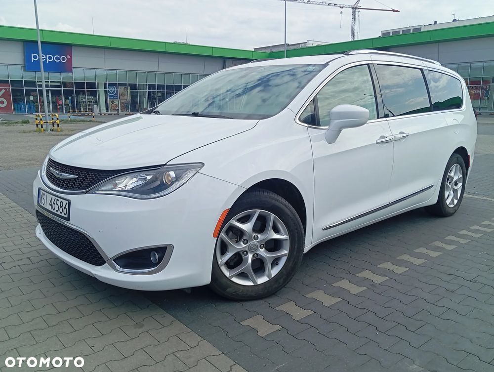 Chrysler Pacifica - 2