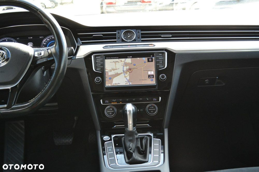 Volkswagen Passat - 22