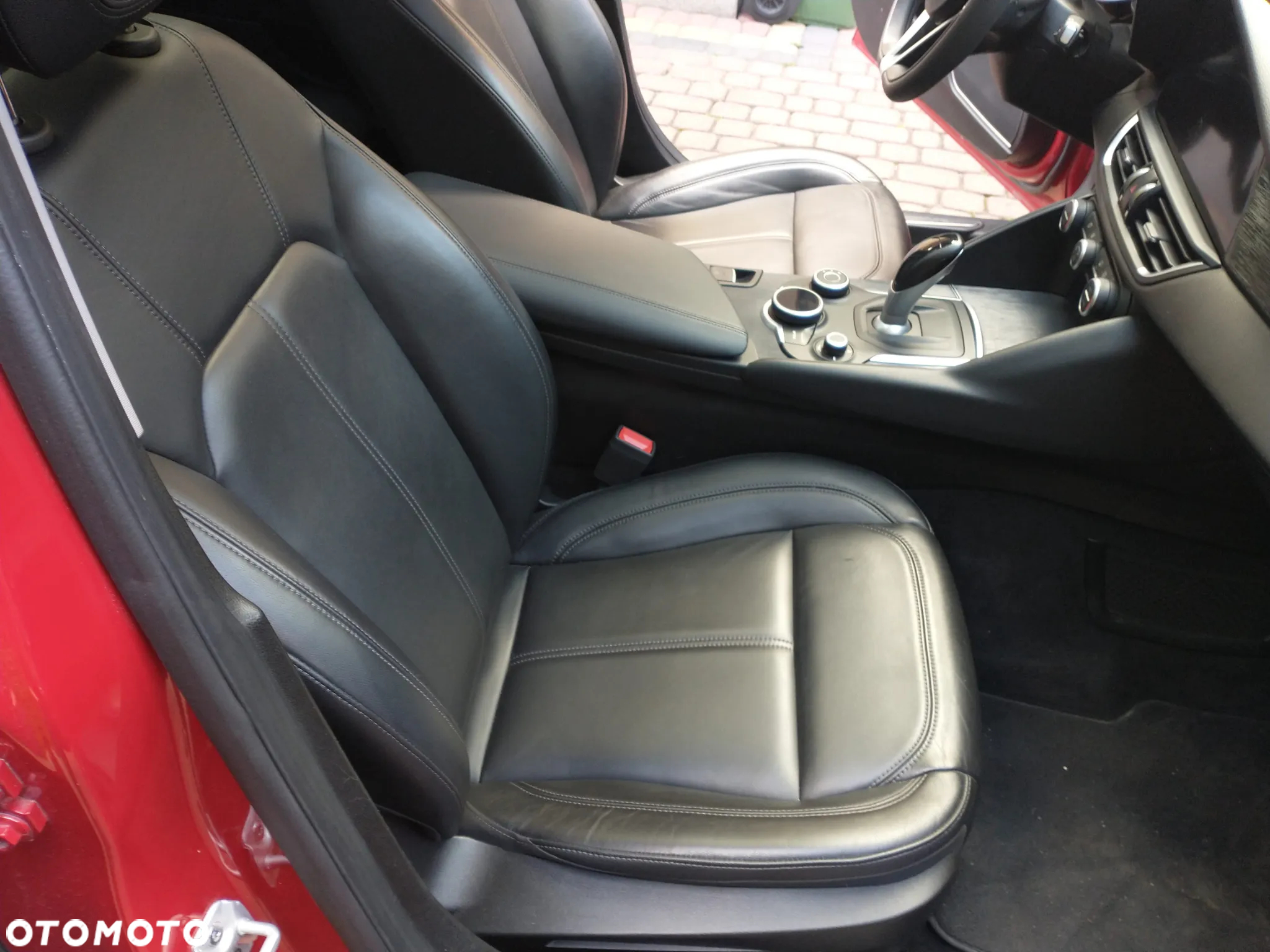 Alfa Romeo Giulia 2.0 Turbo 16V AT8-Q4 Ti - 9