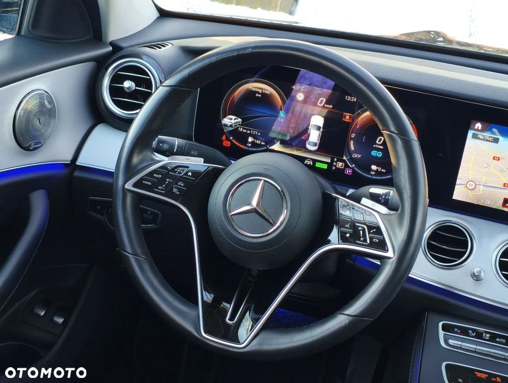 Mercedes-Benz Klasa E 300 4Matic 9G-TRONIC - 18