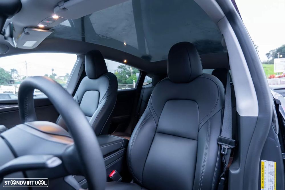 Tesla Model Y Long Range Dual Motor AWD - 11