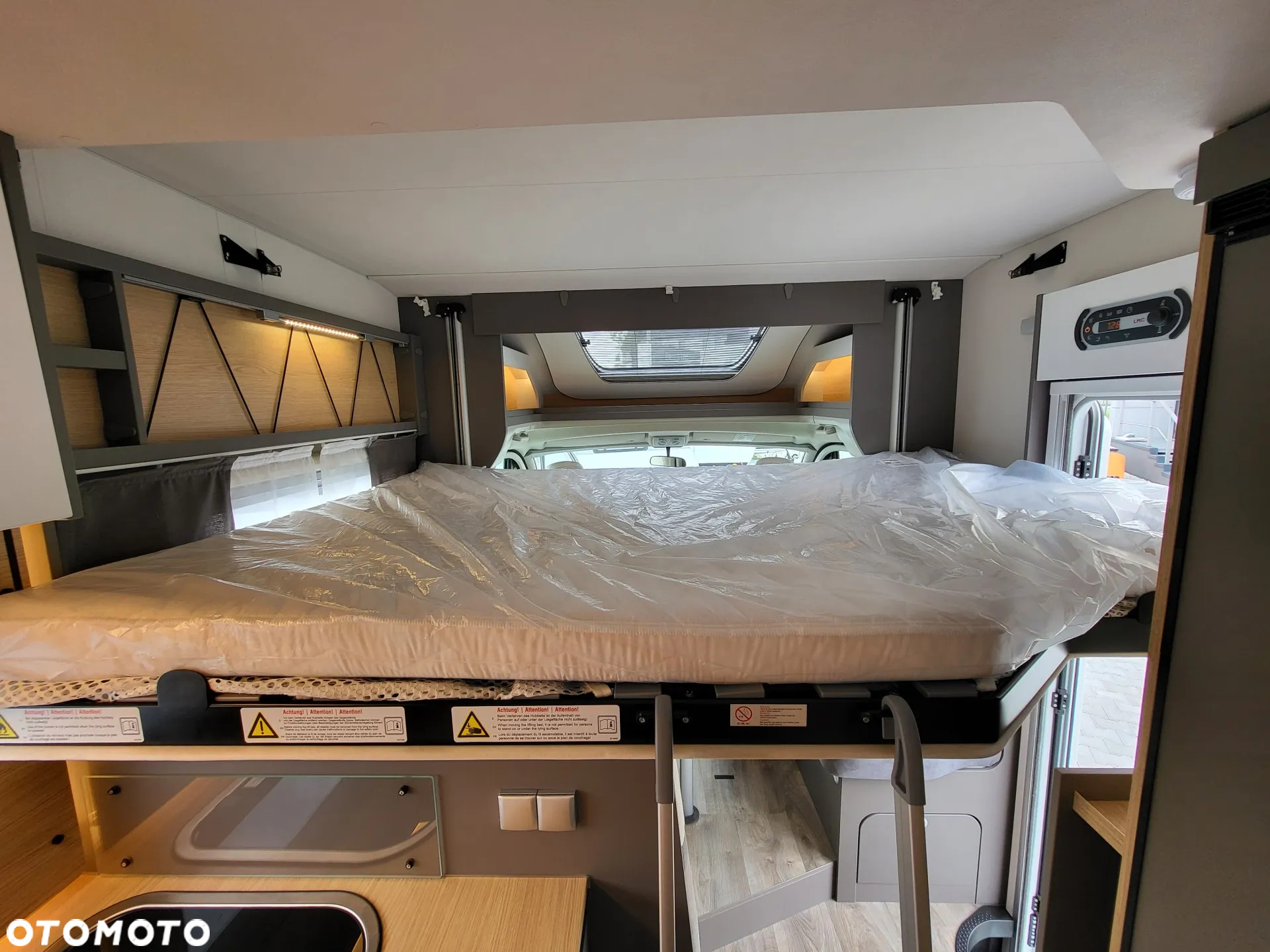 LMC Tourer Lift H730G - Kampery 4-osobowy - 22