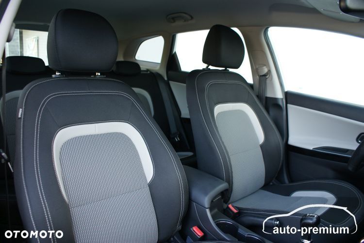 Kia Ceed 1.6 GDI Dream Team Edition - 24