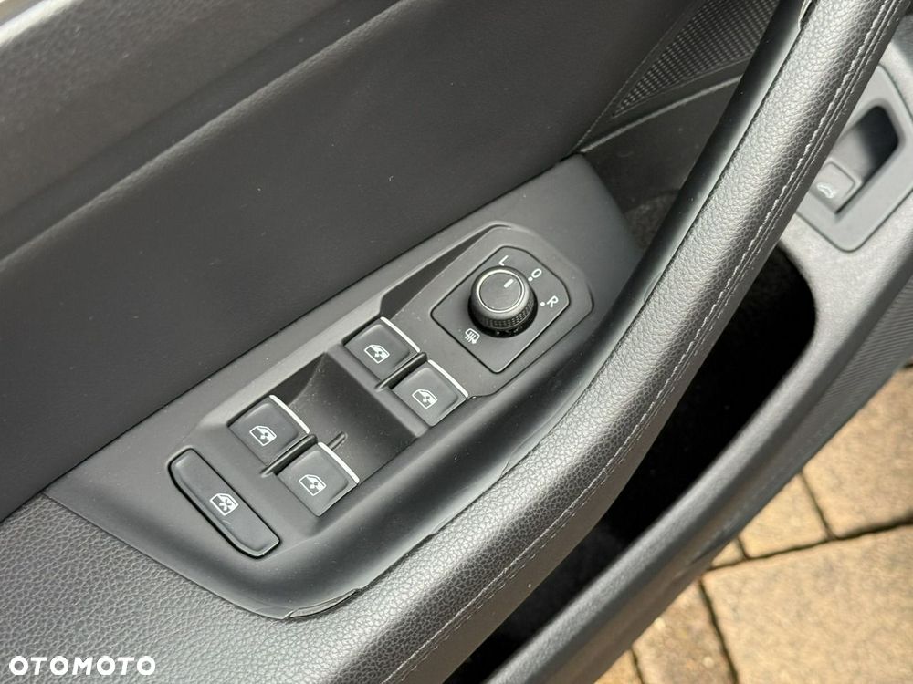 Volkswagen Passat 2.0 TDI SCR DSG 4Motion Business - 23
