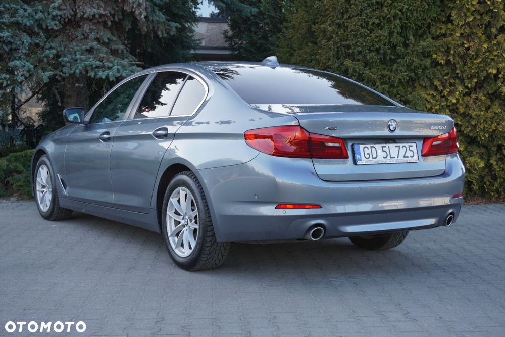 BMW Seria 5 520d xDrive - 4