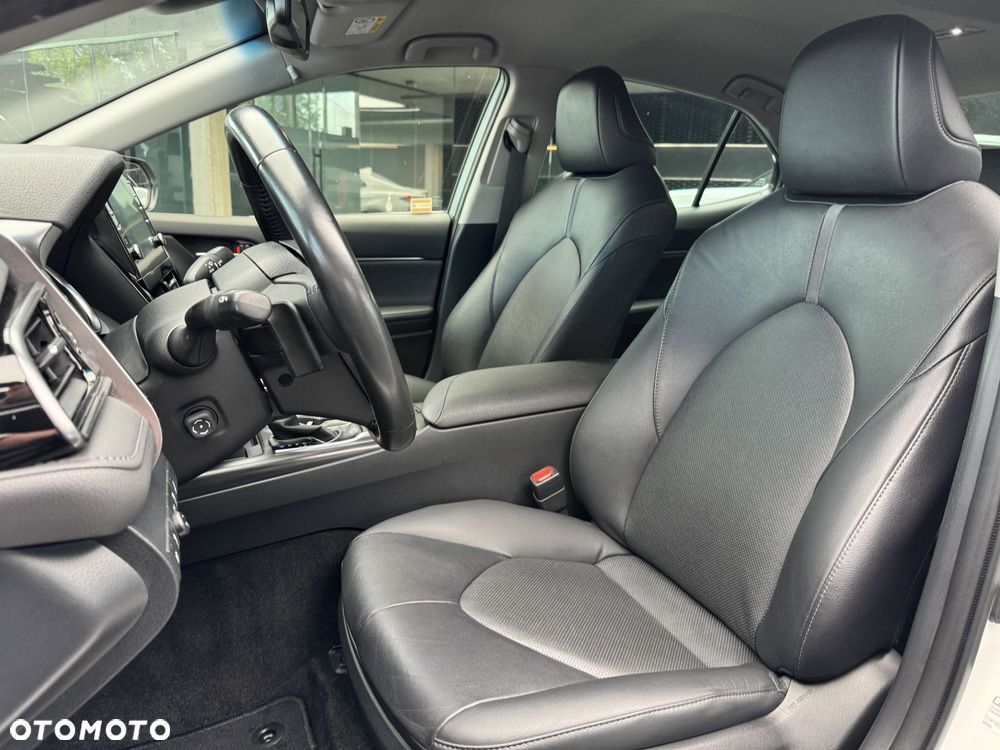 Toyota Camry 2.5 Hybrid Executive CVT - 12