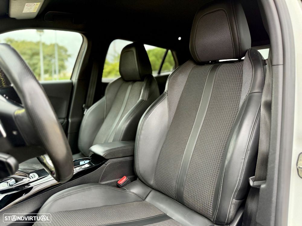 Peugeot 2008 PureTech 130 EAT8 GT - 12