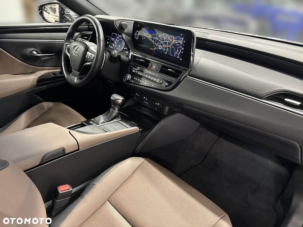 Lexus ES 300h Business Edition - 24