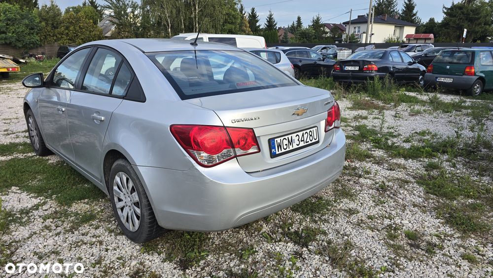 Chevrolet Cruze - 12