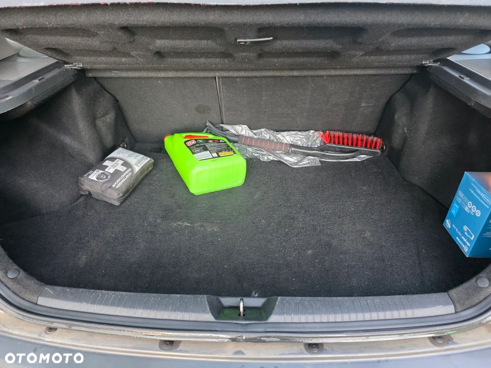 Kia Cerato 2.0 EX - 12